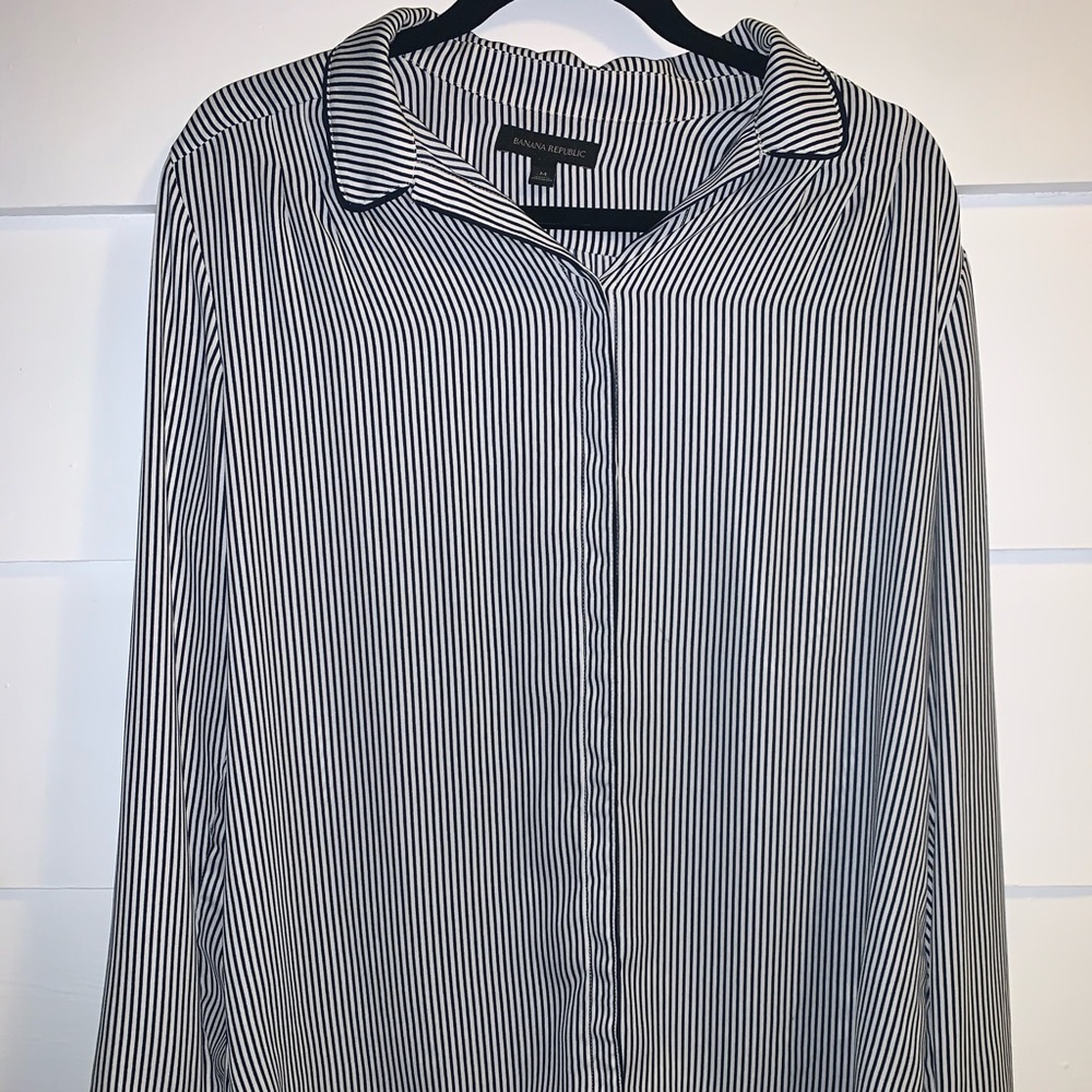 Women’s Banana Republic Button up Shirt